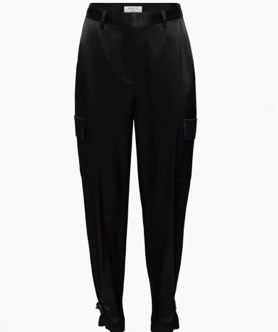 All black Aritzia 🖤
+ pants, bodysuit, and jacket linked