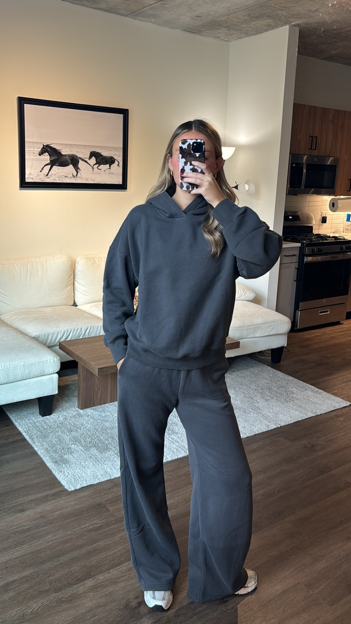 Wearing a medium crew and small sweats!! Take an extra 15% off with code AFFLEECE

Color: dark gray 

@abercrombie #abercrombiepartner