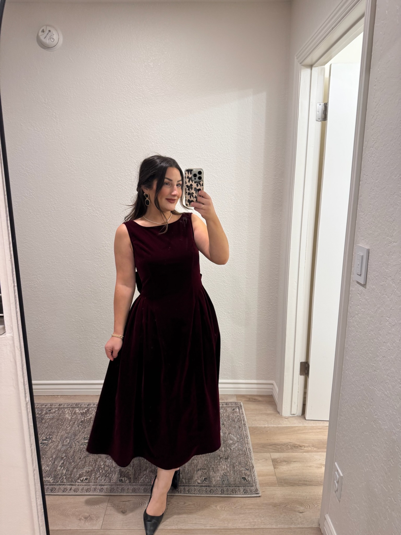 Elegant velvet dress! Size small (5'0" 140lbs)


#LTKHoliday #LTKPetite #LTKFindsUnder100