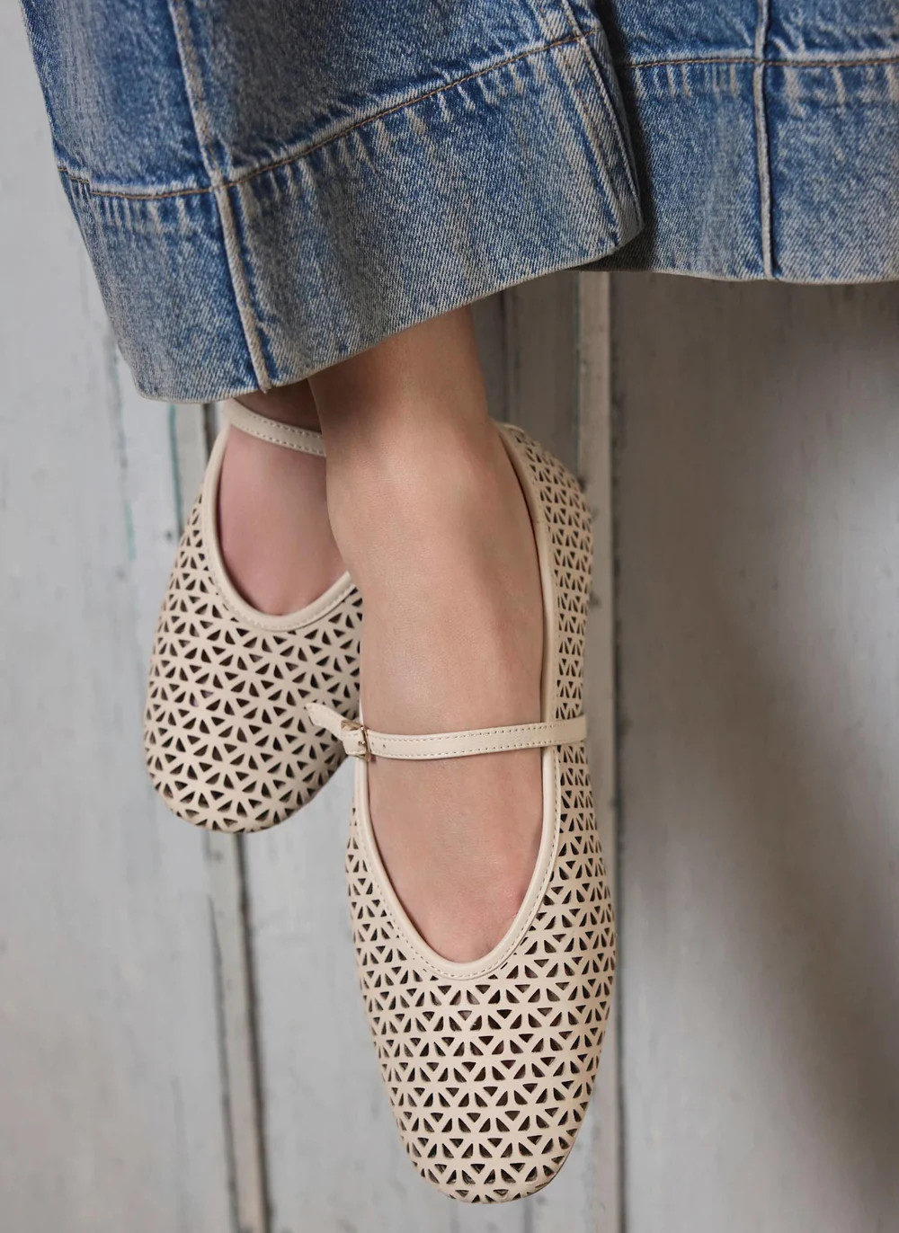 Tabi Cream Leather Ballet Flats | Mint Velvet