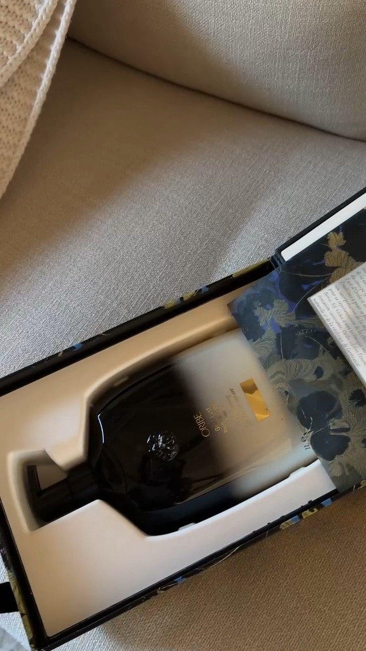 My favorite shampoo and conditioner! I love that it came in this cute display box, perfect for a gift✨
StylinByAylin, Aylin #beauty #giftgifting 

#LTKHoliday #LTKGiftGuide #LTKBeauty