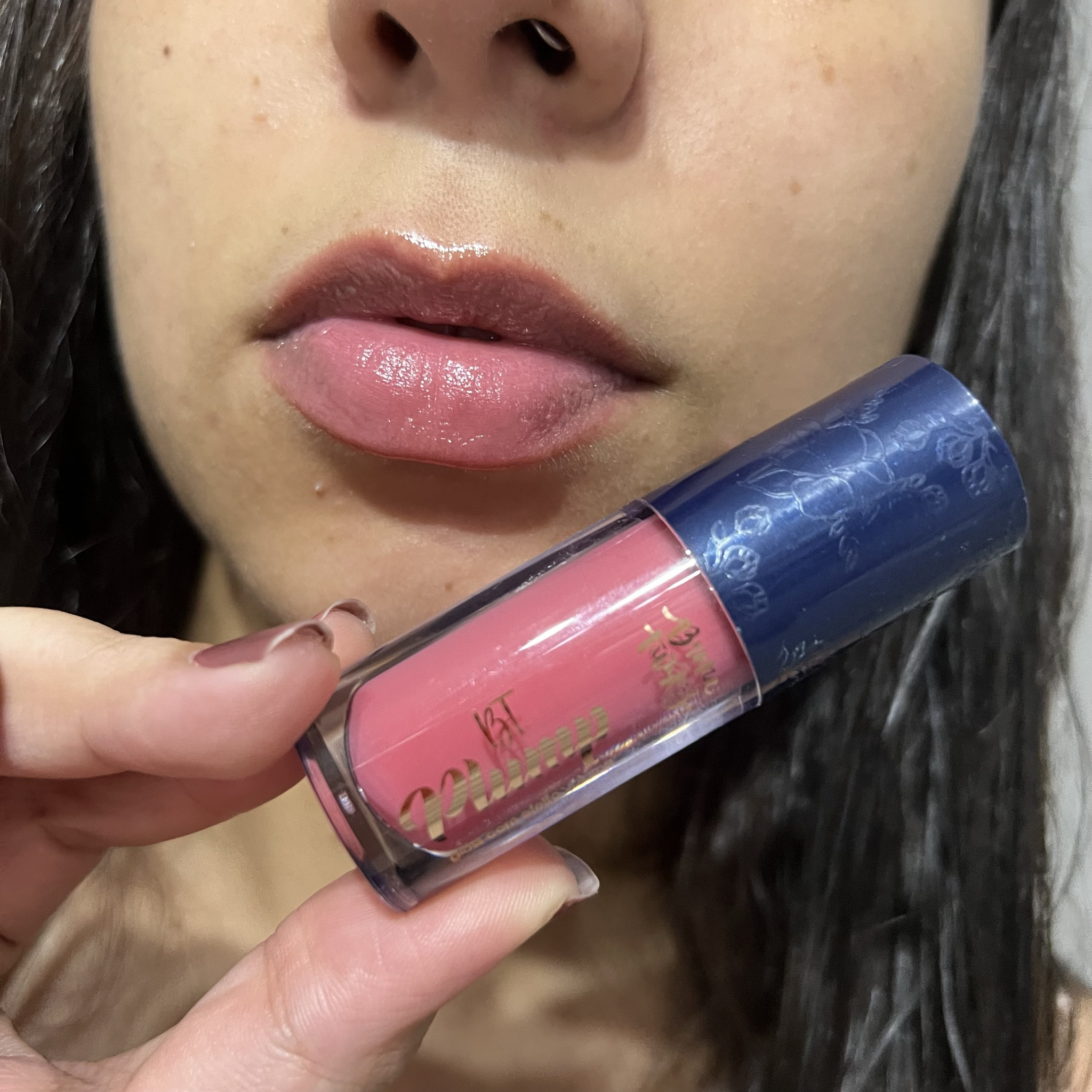 Gloss Labial Bruna Tavares BT Plump ✨

ANTES & DEPOIS.

tem efeito imediato, preenchendo os sulcos labiais e dando a sensação de uma boca mais volumosa. pode arder um pouco, nada que incomode.

fórmula com ativos que oferecem mais firmeza e o uso contínuo aumenta a produção de Colágeno e Elastina.

reduz visivelmente os vincos, definindo o contorno labial e garantindo um efeito volume de forma não invasiva.

#LTKbrasil #LTKstyletip #LTKbeauty