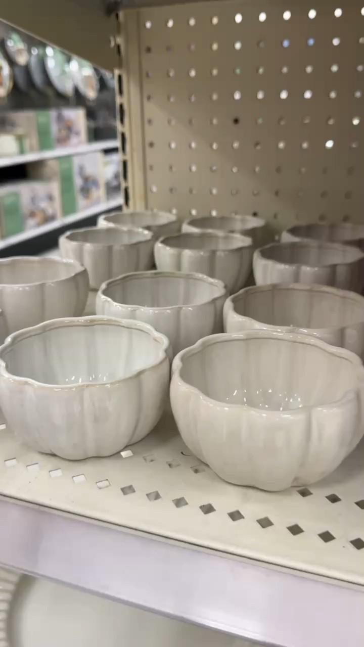 Target tableware finds!  Loving these pumpkin bowls. perfect for your Thanksgiving table, whether it’s a hot soup or even ice cream.