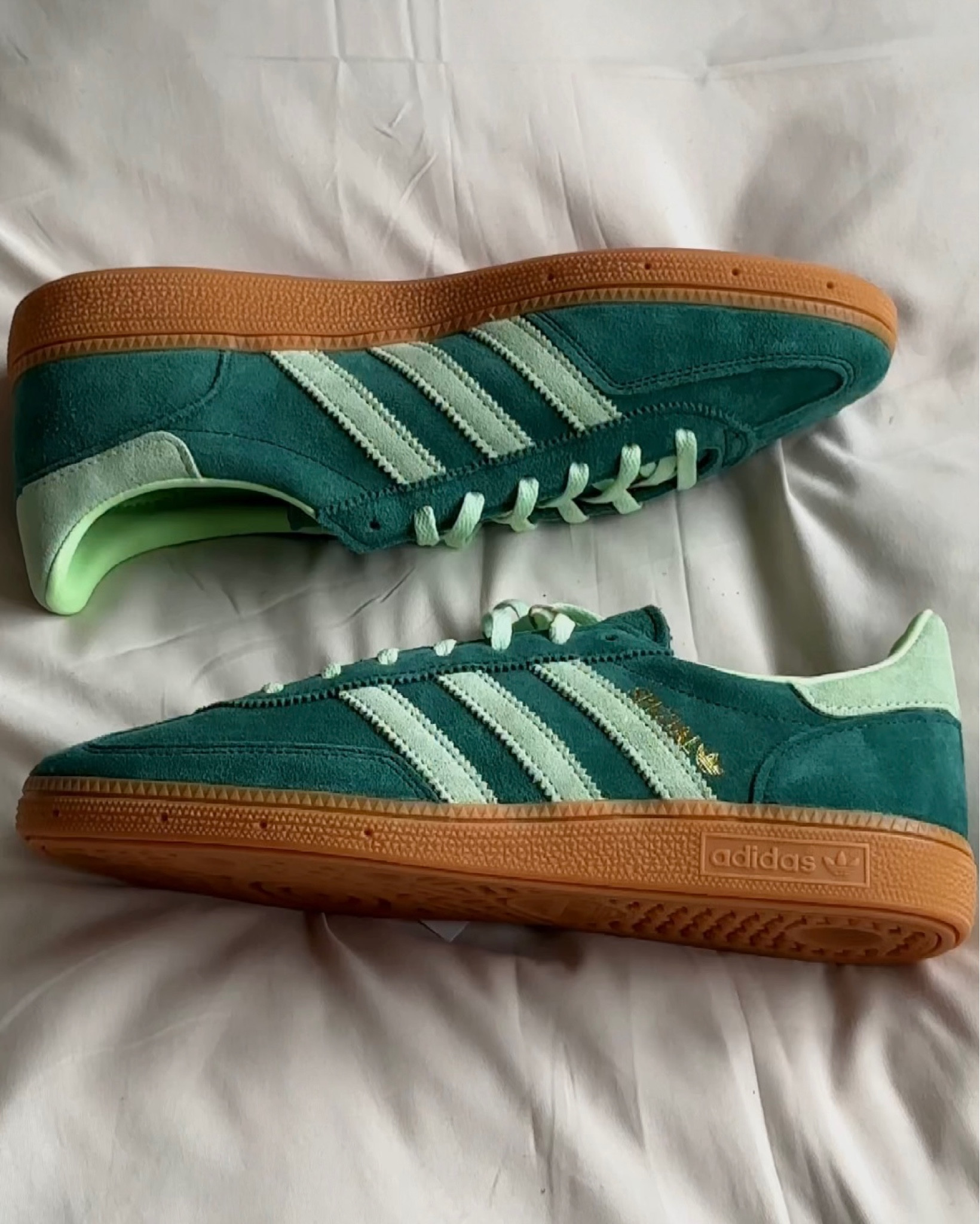 Perfect trainers for spring 💚
Spring outfits, footwear, sneakers, trainers, adidas spezial, adidas trainers, green, spring, outfit inspo, sneaker addict, trainer addict

#LTKshoecrush
