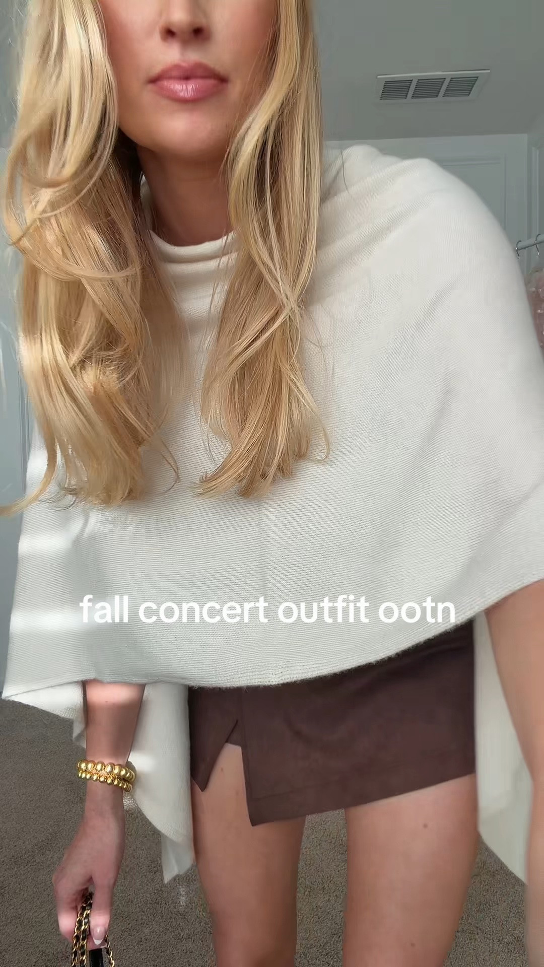 What I wore to a fall concert! This is technically a nursing cover but hey it works haha. I wore a plain tank under in case I got hot! Wearing a size small in the short. It runs pretty short ;) 

 Country concert outfit // fall date night outfit