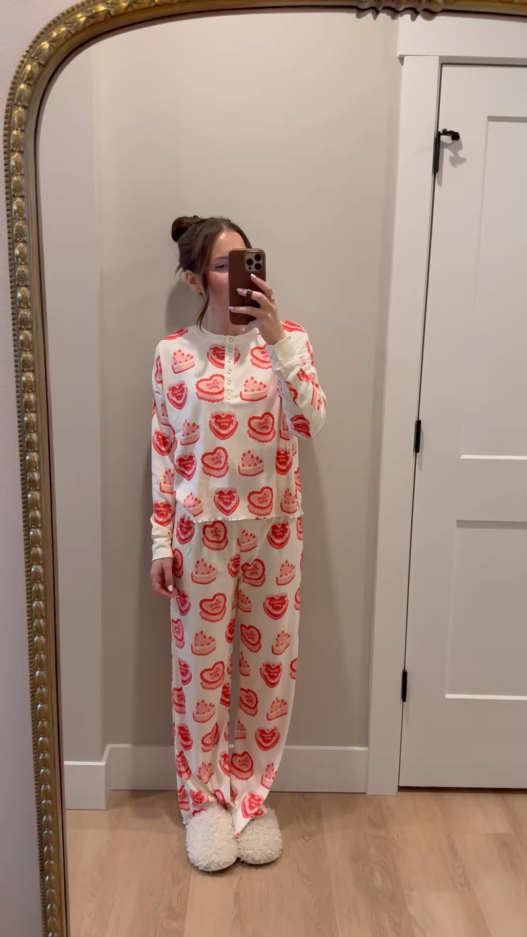 The cutest valentines pjs/lounge set! They are so soft and I love the waistband. Plus this print is just perfect 🎂🥰

Lounge, beach riot, cozy, soft set, pull on pants

#LTKValentine