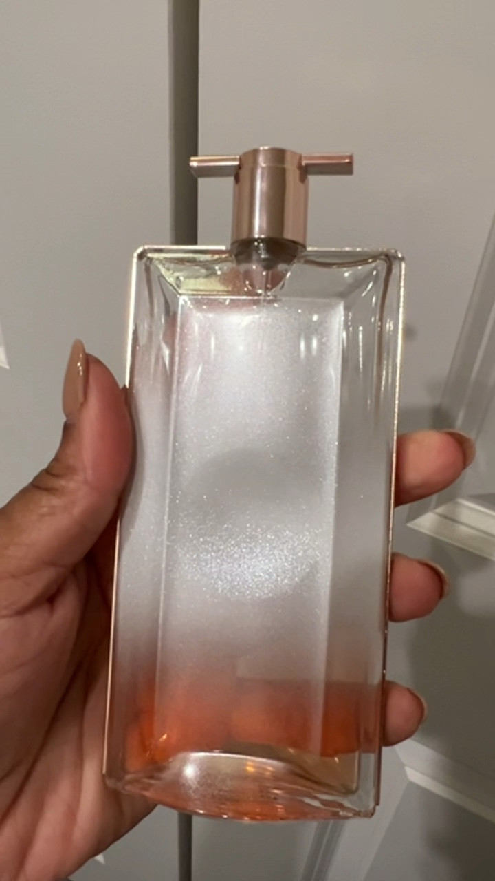 ***Scent of the Night (vanilla based)*** 

Lancôme Idôle Aura Eau de Parfum is a sun-kissed floral perfume that eludes the essence of rose and dazzling jasmine,
accented by a refreshing aroma of salted vanilla.
#Lancome #Ulta #Ultabeauty #fallfragrance

#LTKGiftGuide #LTKBeauty #LTKU