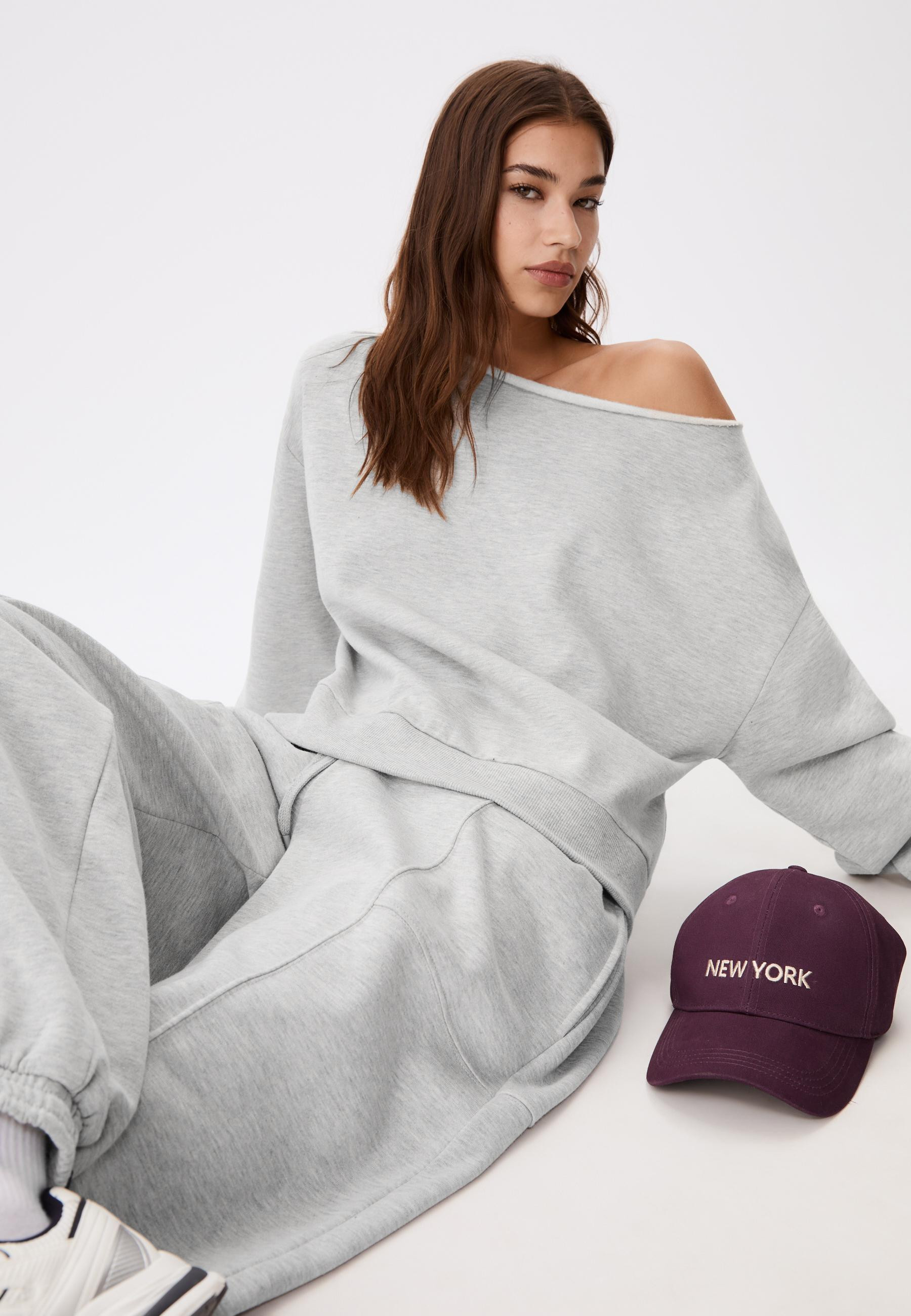Basic off-the-shoulder sweatshirt - Women's fashion | Stradivarius United Kingdom | Stradivarius (UK)