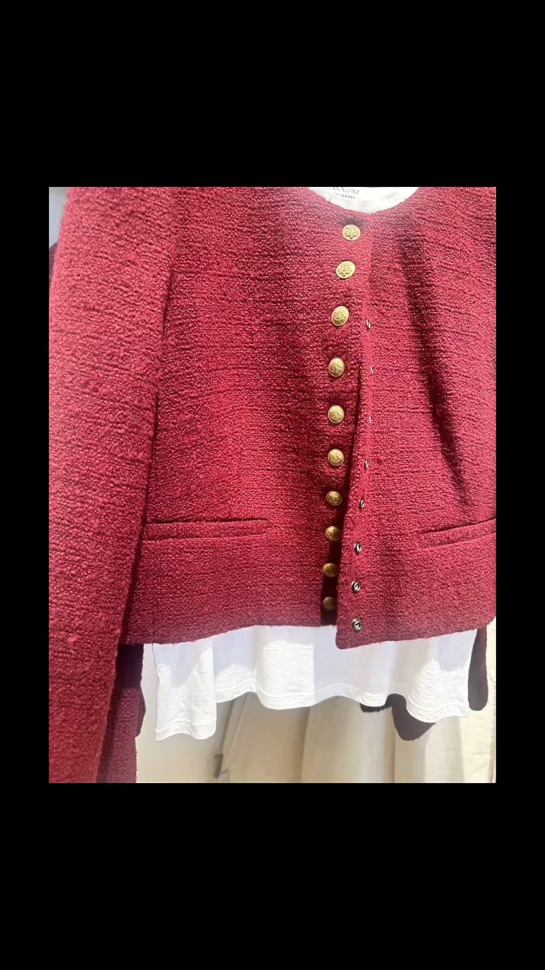  Beautiful classy burgundy jacket. 