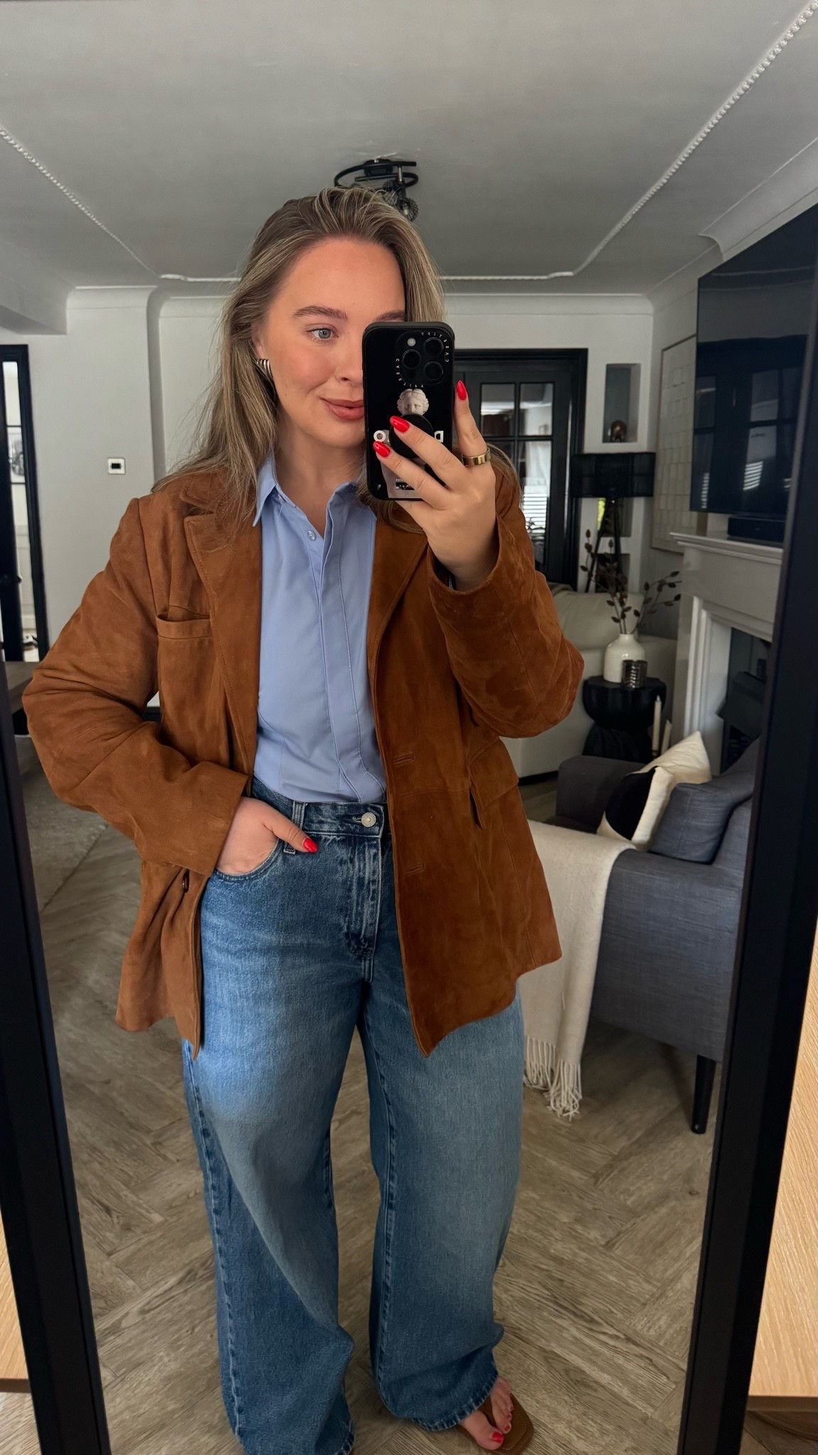 transitional OOTD🍂 mixing summer (flip flops) with autumn (suede jacket) 

Outfit is pretty old so linked similar! I wear a 32 waist 29 leg in the Uniqlo jeans (I’m a UK14 and 5ft 2 and a half) mine are a couple of years old so I can’t guarantee the current ones are the exact same fit!

#LTKautumn #LTKmidsize #LTKjeans