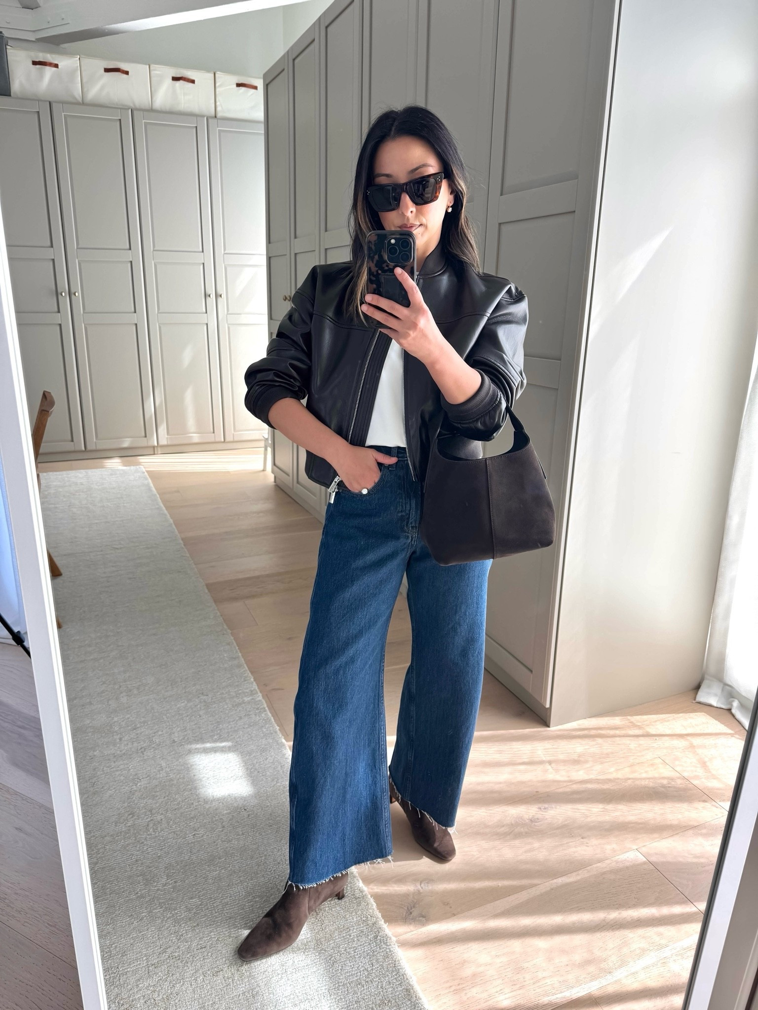 Casual evening outfit idea. 

Aritzia jacket xs
Aritzia tee medium
J.crew barrels 26 - cut hems
Madewell Dimes Booties 5.5
Banana Republic bag - old
Celine sunglasses 
Dorsey James necklace 15”
Dorsey Cecilia earrings 3.4
