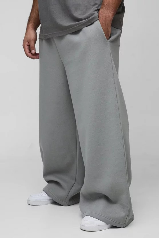 Plus 330GSM Basic Straight Fit Jogger | boohooMAN (DE, IE & UK)