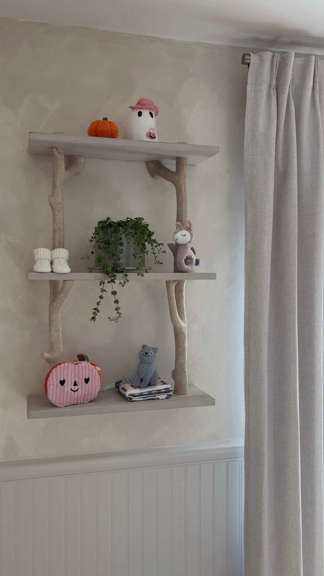 her little Halloween decorations 🥹 (ghost was a homegoods find & plant is from a local nursery)