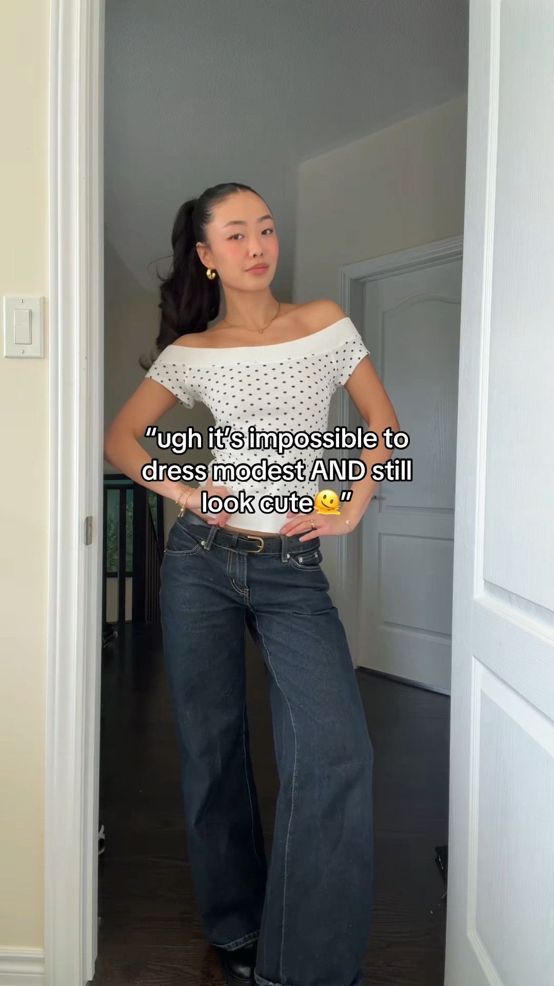 modest outfits! 
The dark wash jeans are from edikted, the polkadot shirt is from Brandy Melville, the white chunky sweater is from Pepper mayo, the black bag is from samo ondoh