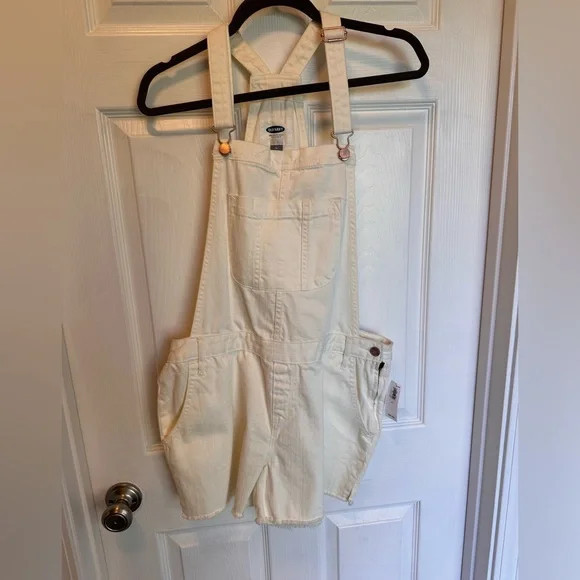 Old navy white overall shorts size M | Poshmark
