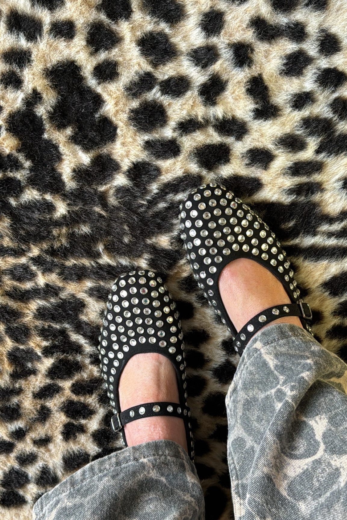 Bejeweled black ballet flats for fall 🖤

#LTKShoeCrush #LTKFindsUnder50 #LTKSeasonal