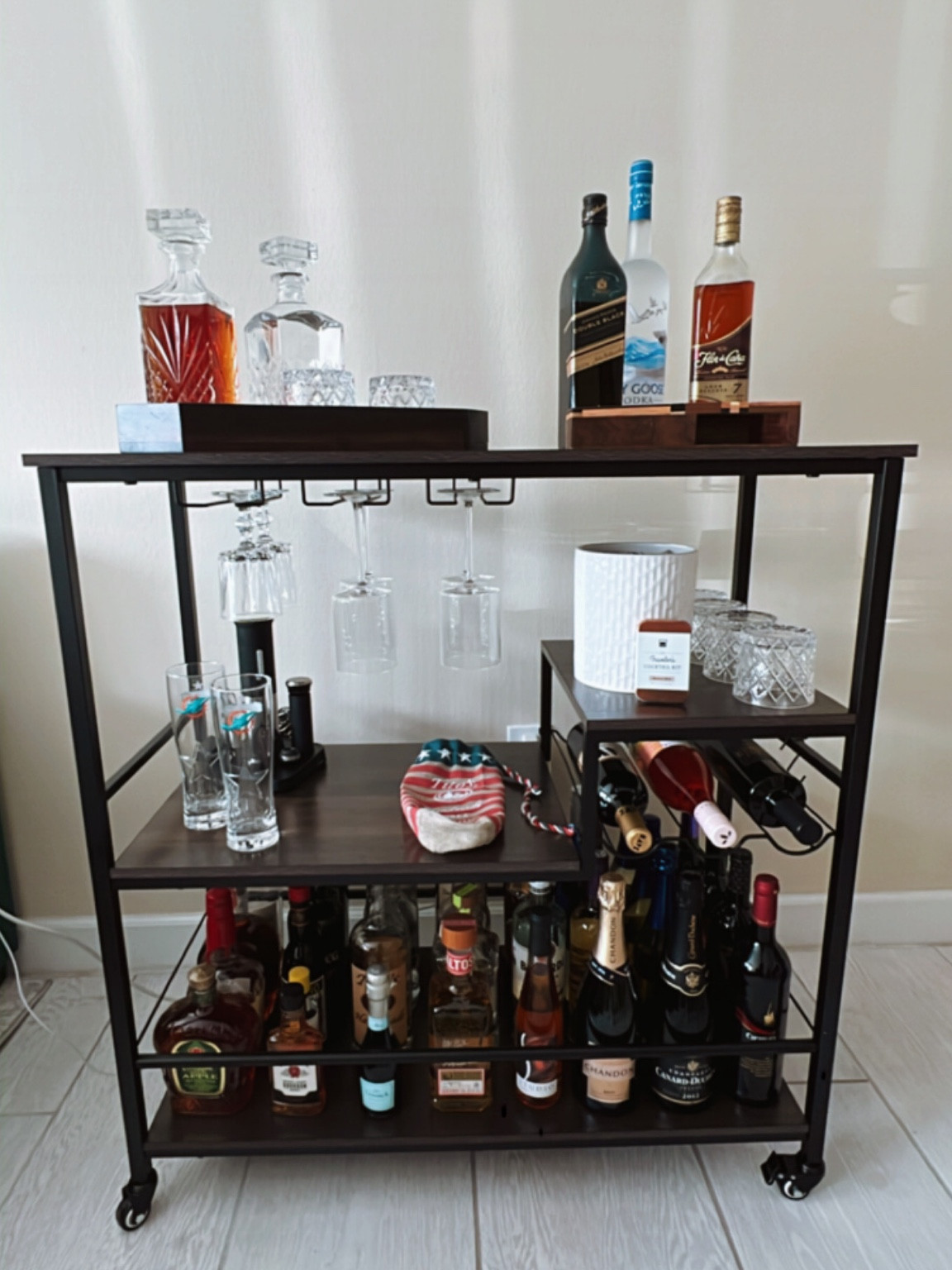 almost ready for our #housewarming with our beautiful bar cart 😍 

#LTK #wayfair #home #decor 
