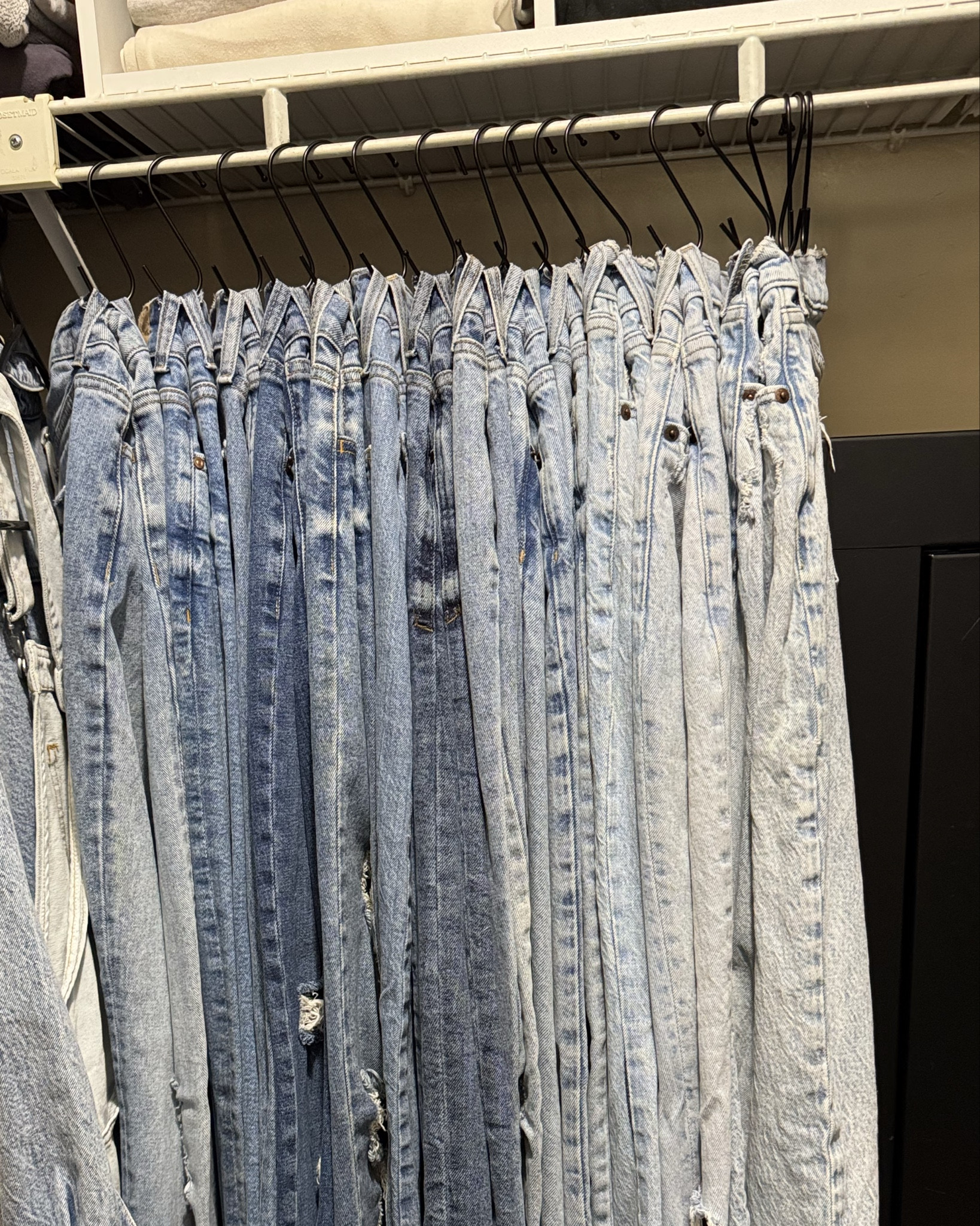 Organized my closet during break and hung my jeans. Here are the hangers I used and a few of my favorite jeans 



#jeans #closet #organization

#LTKHome #LTKFamily #LTKStyleTip