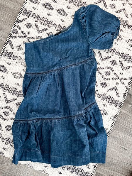 Denim is trending this year and this is the cutest asymmetrical denim dress for spring. I am so excited to style this cutie. 

Denim Dress • Denim • Spring Fashion • Date Night • Brunch Outfit 

#denimdress #denim #springfashion #bebe #bebepartner #bebedenim

#LTKstyletip #LTKsalealert #LTKSpringSale