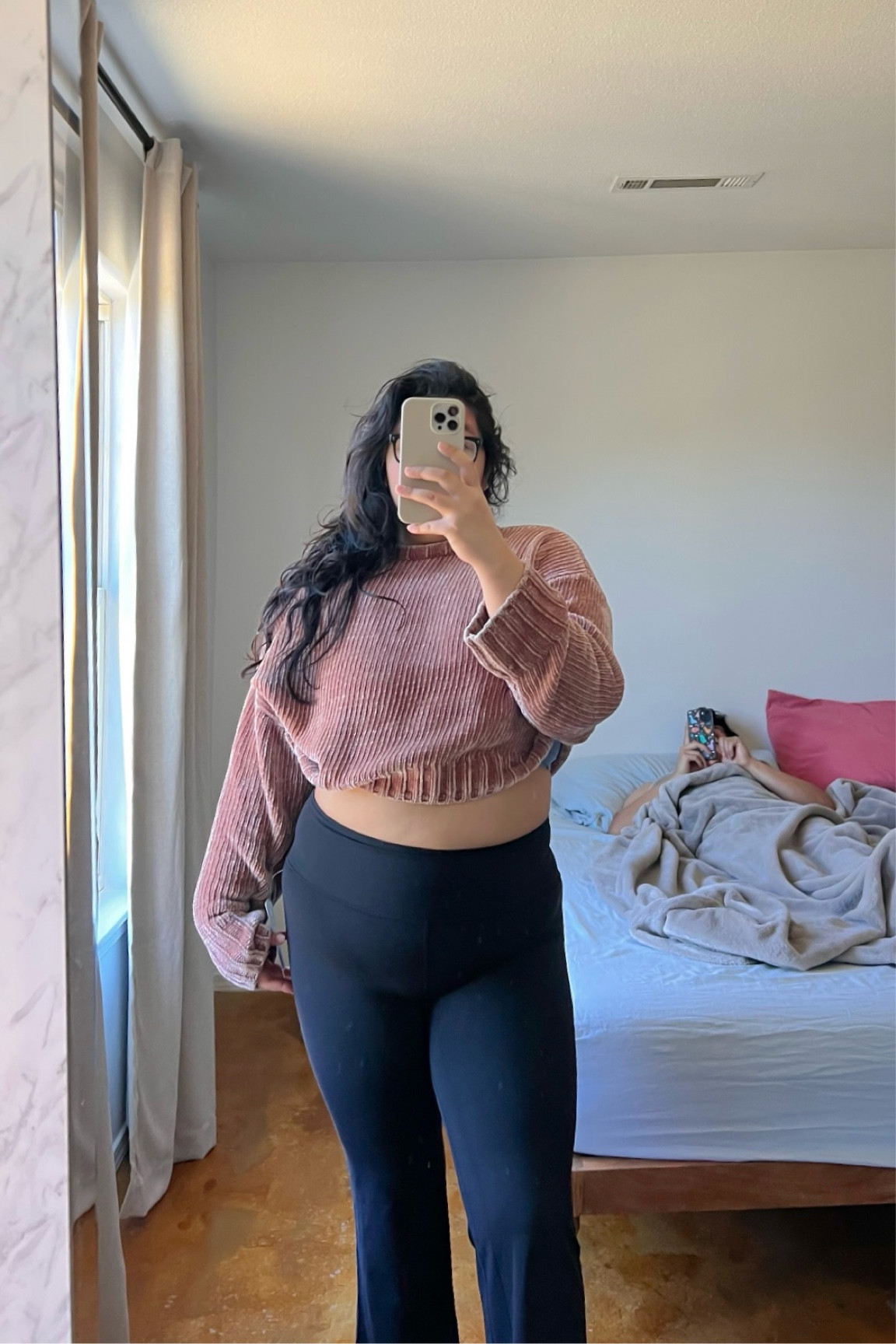 went into Athleta today to stock up on my leggings for the fall now that it’s getting cooler. These are buttery smooth and come in so many colors! I have so many Athleta leggings and they last compared to lululemon. Athleta leggings: XL in black 
Knit sweater: old sanctuary #leggings #midsize #plusize 

#LTKActive #LTKPlusSize #LTKMidsize