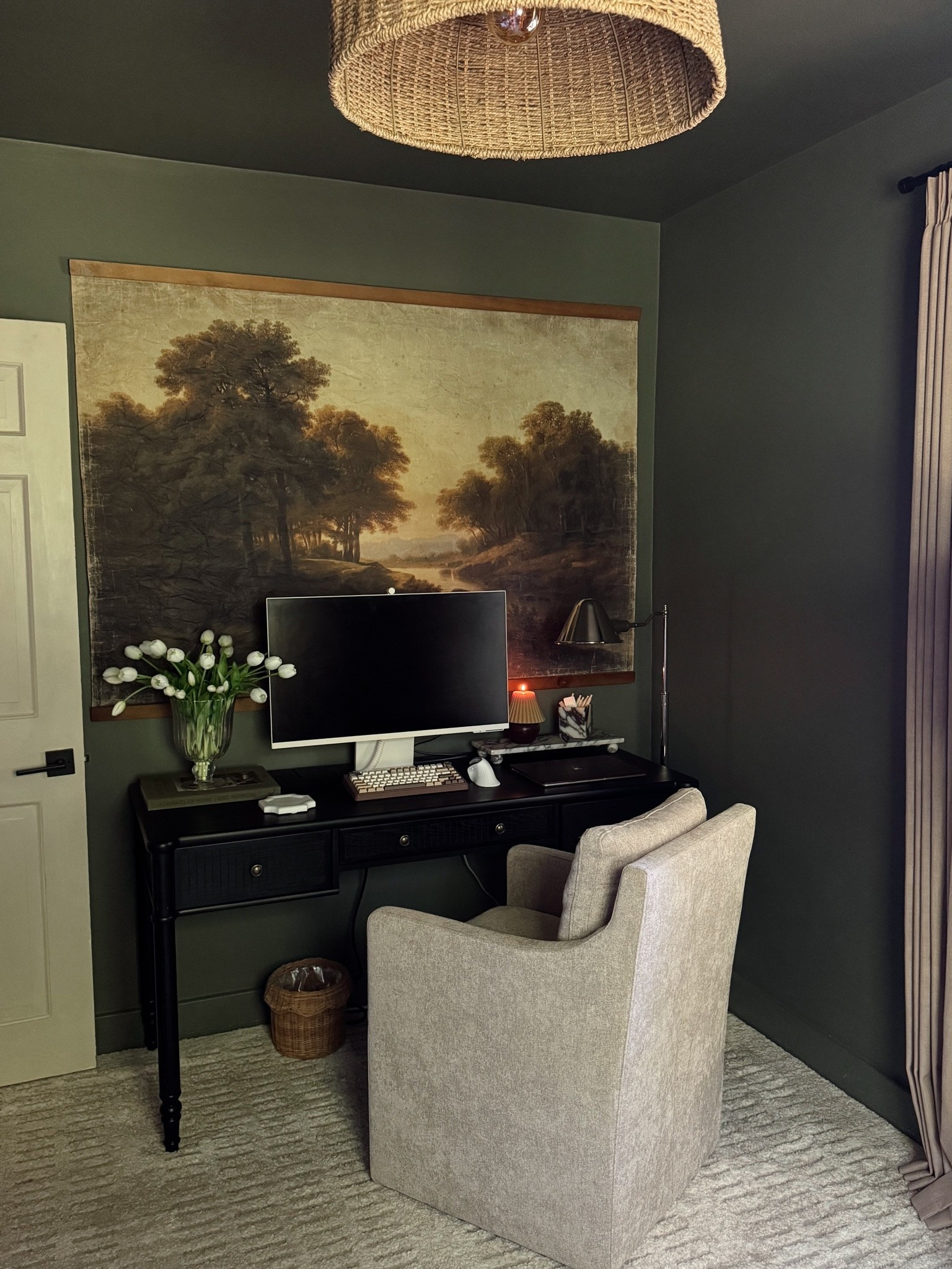 cozy moody home office 


wfh set up, moody office, cozy study, desk set up