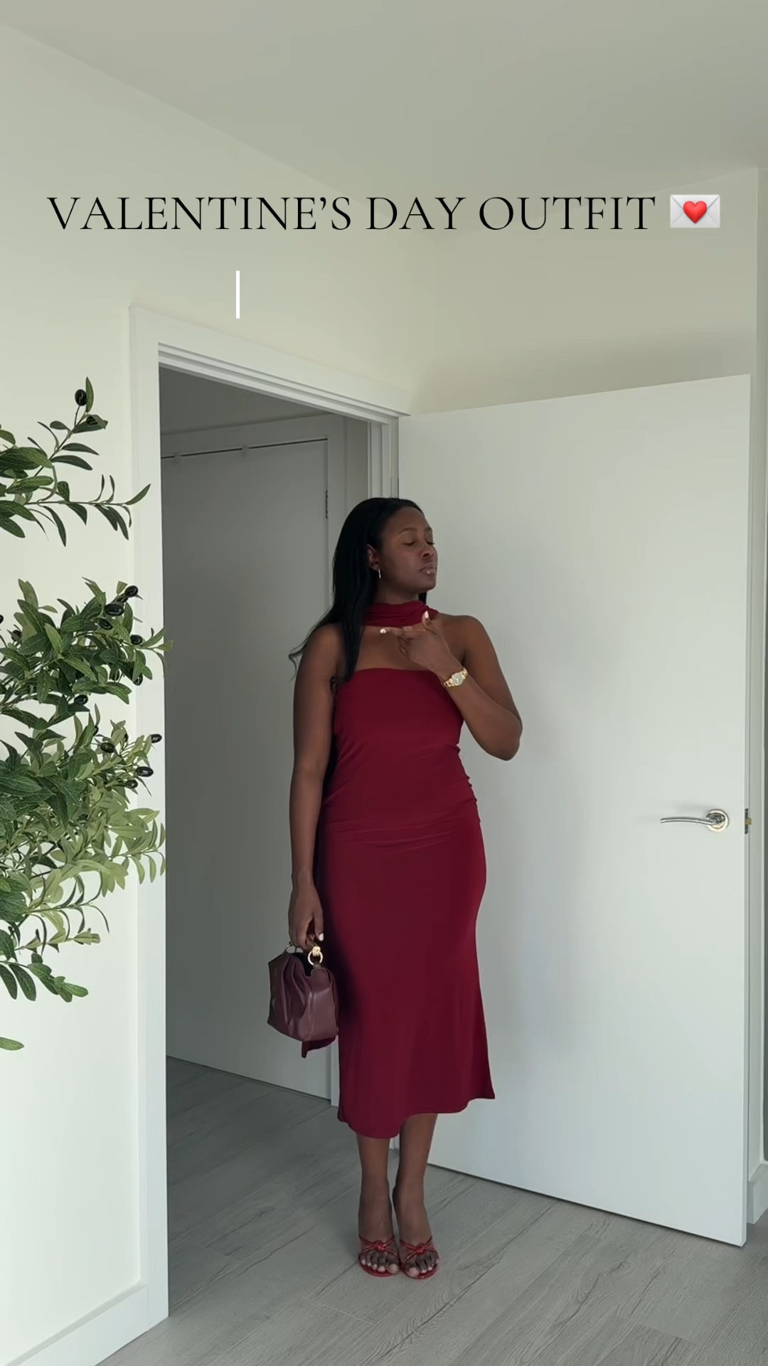 Day 5 of 14 days of picking a Valentine’s date dress 💕
Dress @boohoo
Bag @asos
Shoes @prettylittlething
#ValentinesDay #datenight #fashioninspo
#midsizestyle #grwm 

 #LTKFashionMonth #LTKuk #LTKdatenight