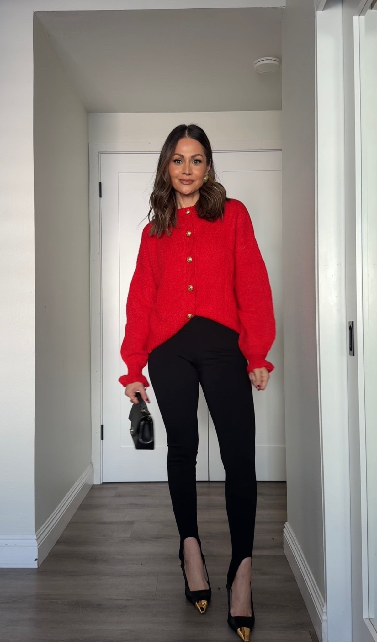 A pop of red for this time of year! ❤️👌

#LTKSeasonal #LTKGiftGuide #LTKHoliday