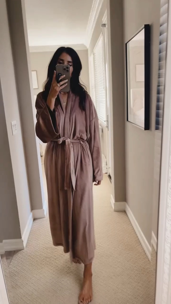 I’m just shy of 5’7” wearing the size XS robe, runs naturally oversized. StylinByAylin 

#LTKSeasonal #LTKstyletip #LTKunder100
