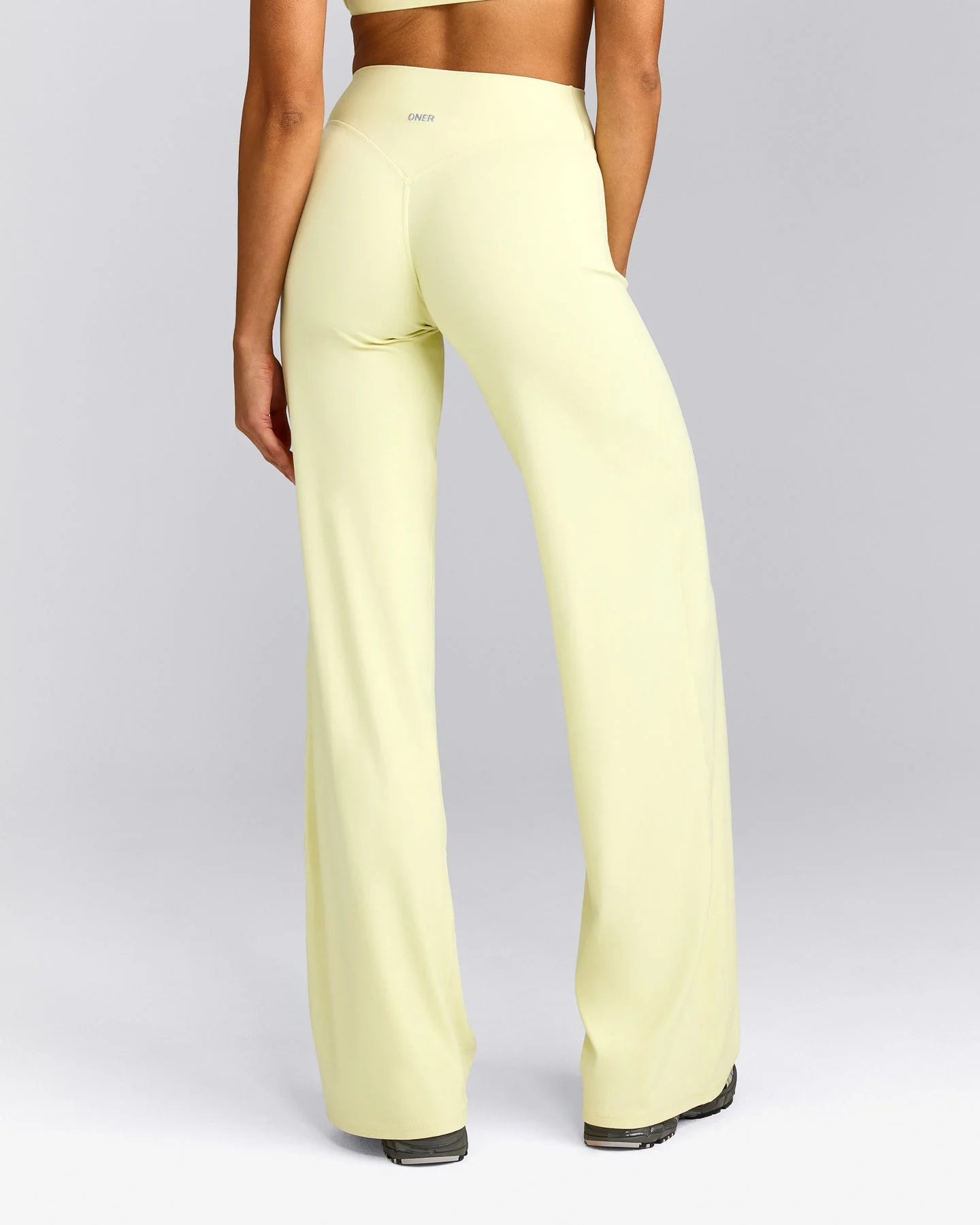 SoftMotion\u2122 Straight Leg Pants with Gray Logo
Pastel Yellow | Oner Active (UK / US)
