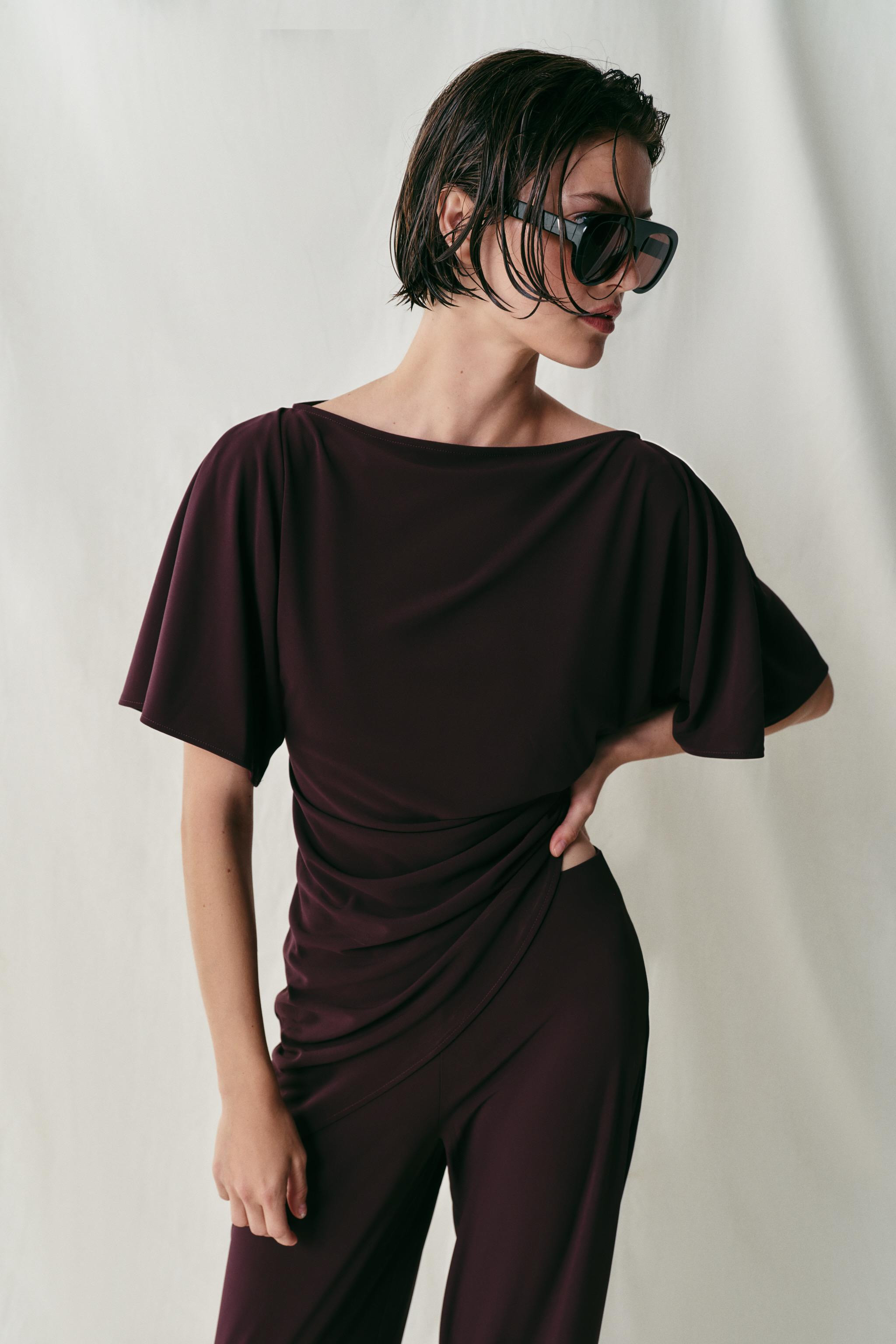 Model height: 176 cmTop crafted from flowing fabric. Featuring a boat neck and short sleeves. Dra... | Zara UK
