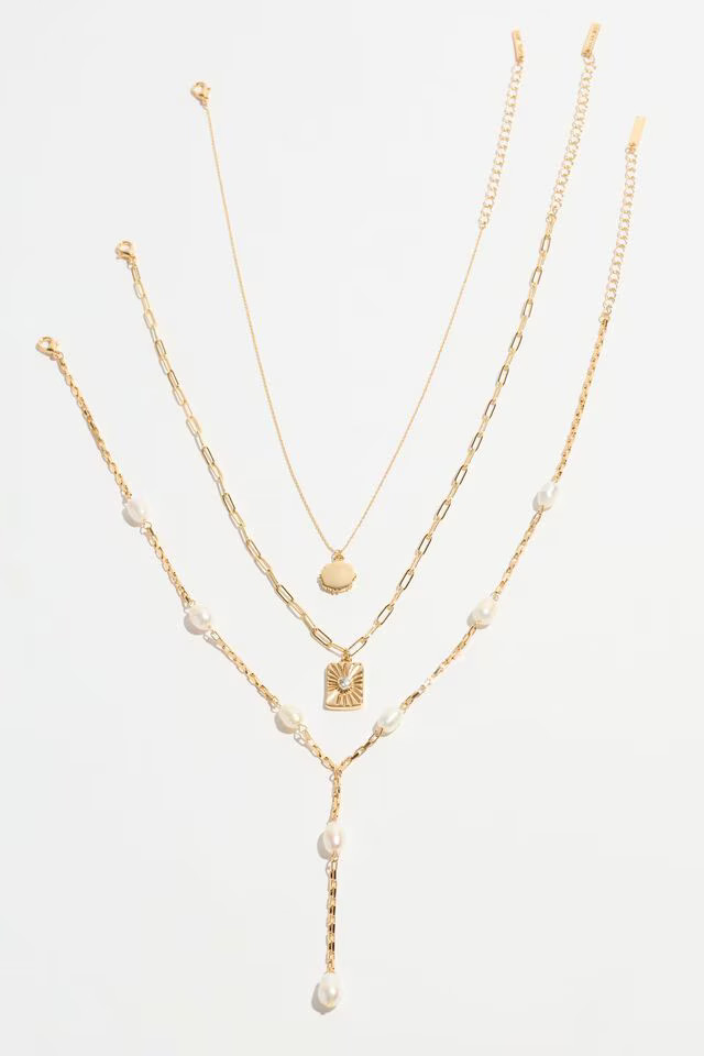 Layered Pearl Y-Neck & Medallion Necklace | Dynamite Clothing