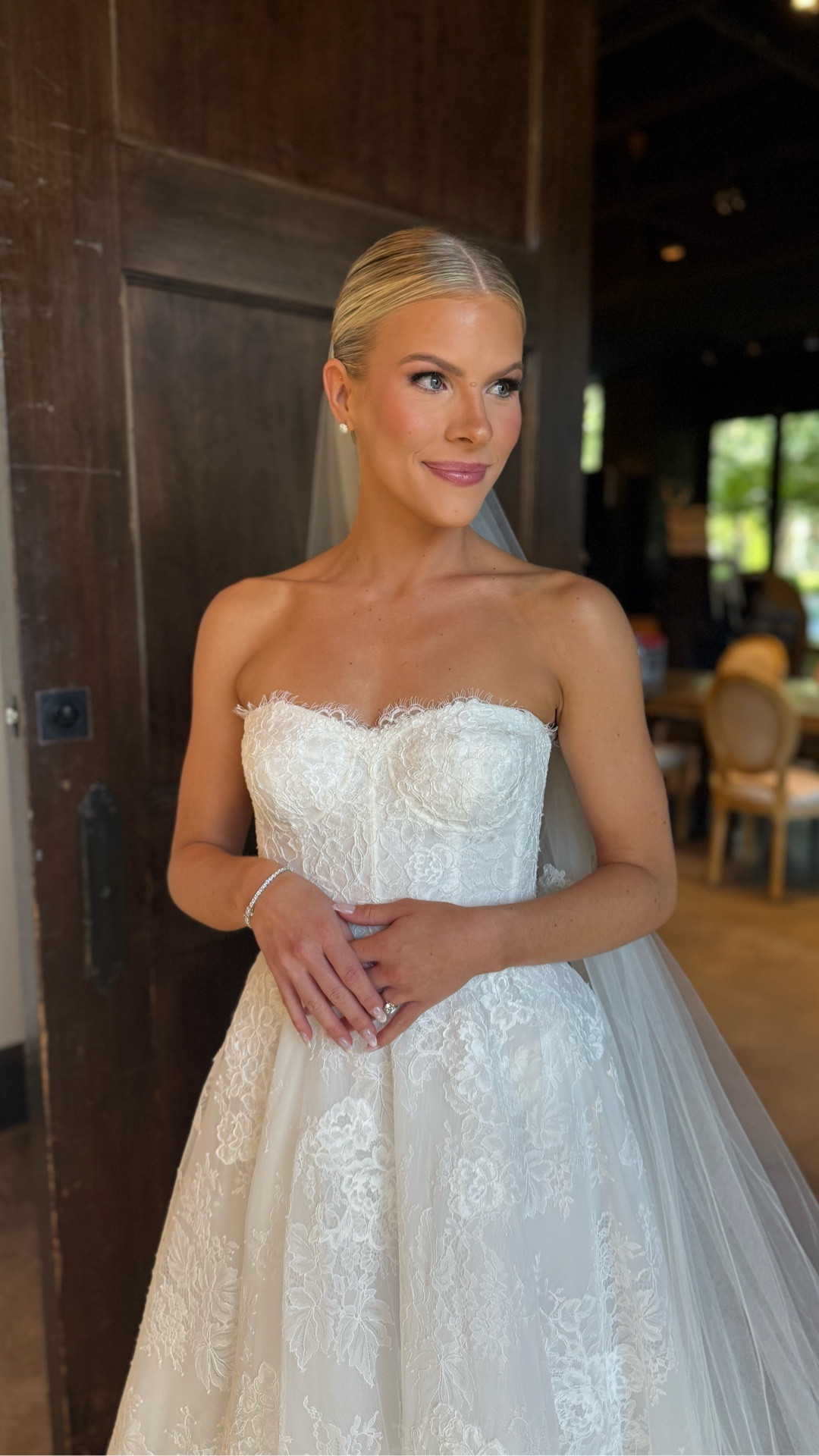 The most stunning blushing bride last weekend! ✨ Sharing products I used to create this look!!

Hair & Makeup by me @annikathomasmua // @annikarthomas for @etoillyartistry


#LTKFindsUnder100 #LTKWedding #LTKBeauty