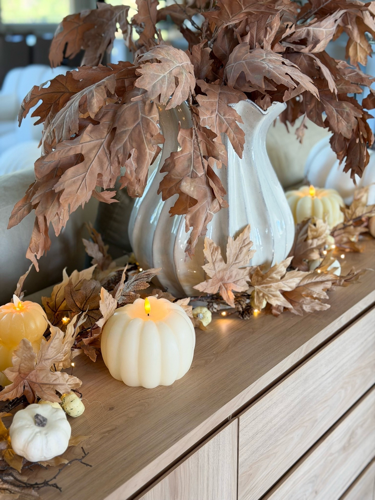 Sneak peek at some fall styling around our home!

Fall, fall home decor, fall home finds, pumpkins, pumpkin candle, vase, faux florals, fall console table

#LTKSeasonal #LTKHome