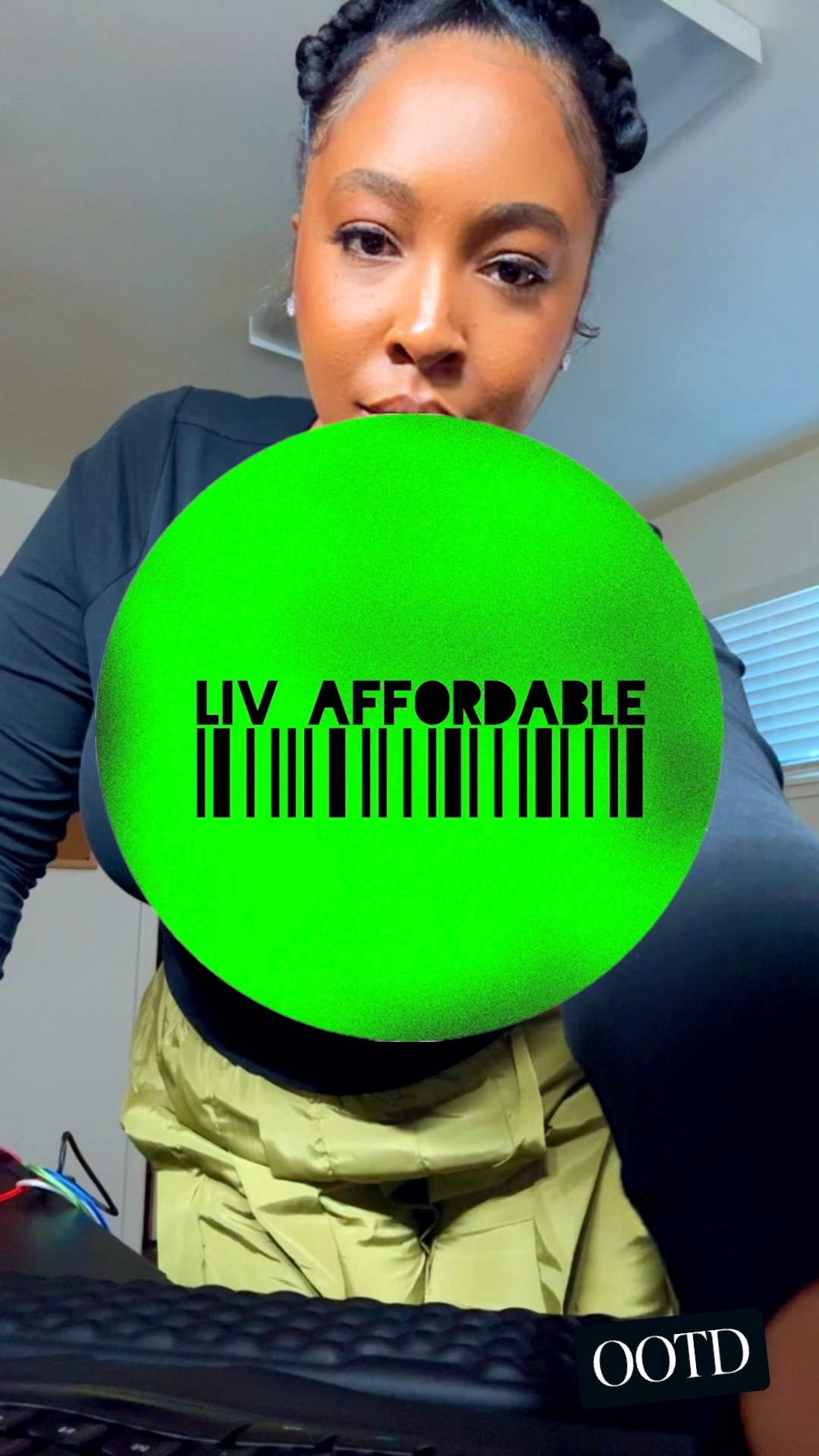 💌Work Flow💌

I like to keep it comfy & cute for work. As a clinician I work 9+ hrs a day & I usually on the go. I have on an XL top with 40in bust. My Adidas I customized myself by adding satin laces & pearl accents. My bottoms have an elastic waist which I love so when I’m bloated I can still wear them. Loving the ruffle details as well so can be worn with heels. The color I have is no longer in stock sorry peeps.

#LTKWorkwear #LTKootd #LTKgrwm