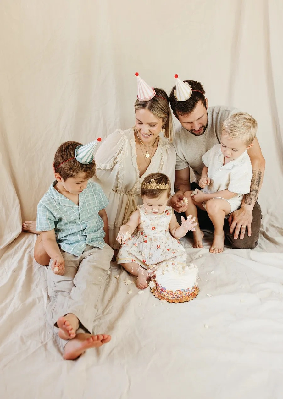 Family photo outfit inspo!