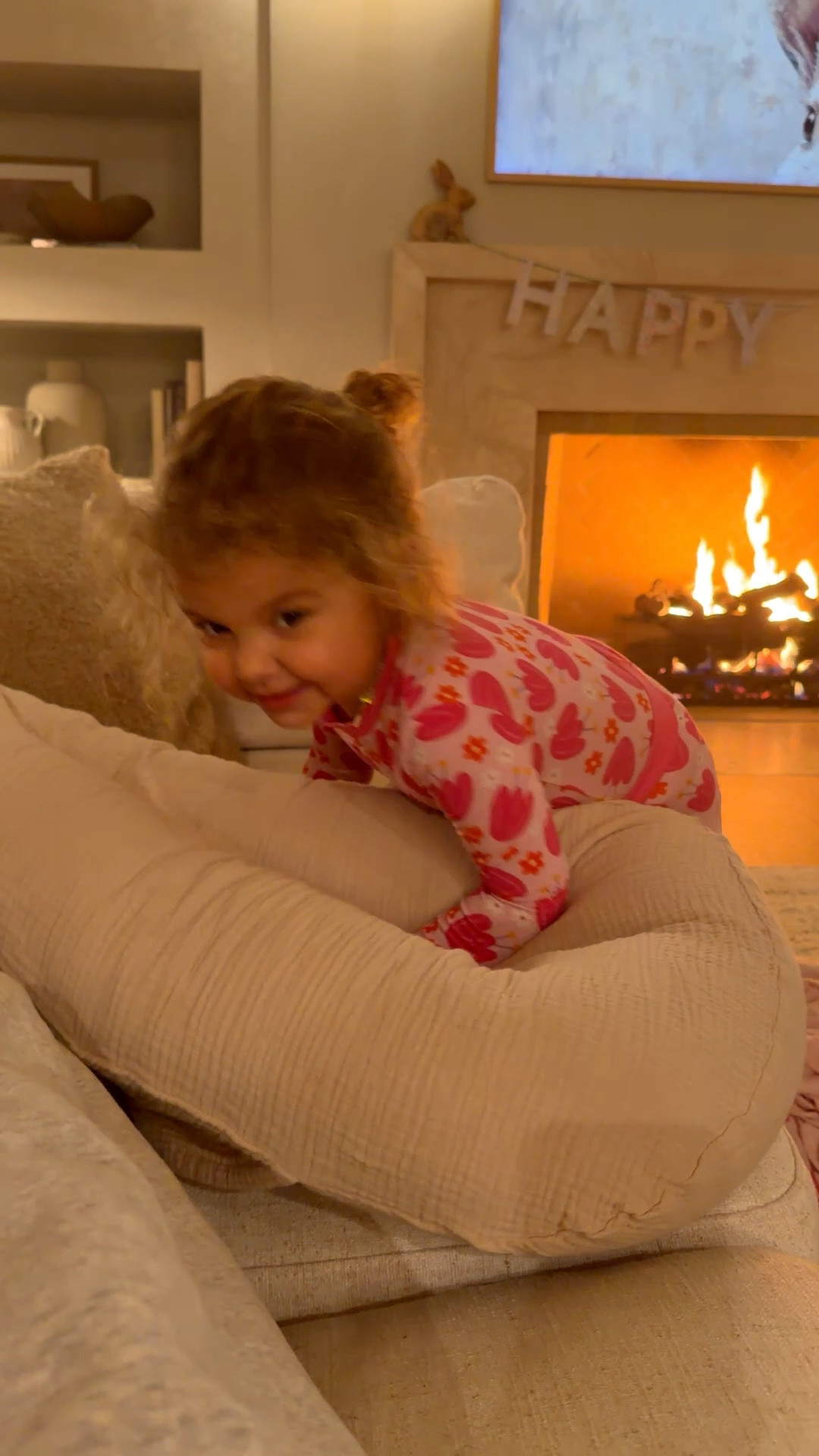 Fireside🔥🌸 love changing our frame tv for the season we are in

Dressupbuttercup.com #dressupbuttercup #dederaad


#LTKmomlife #LTKdayinmylife #LTKSeasonal