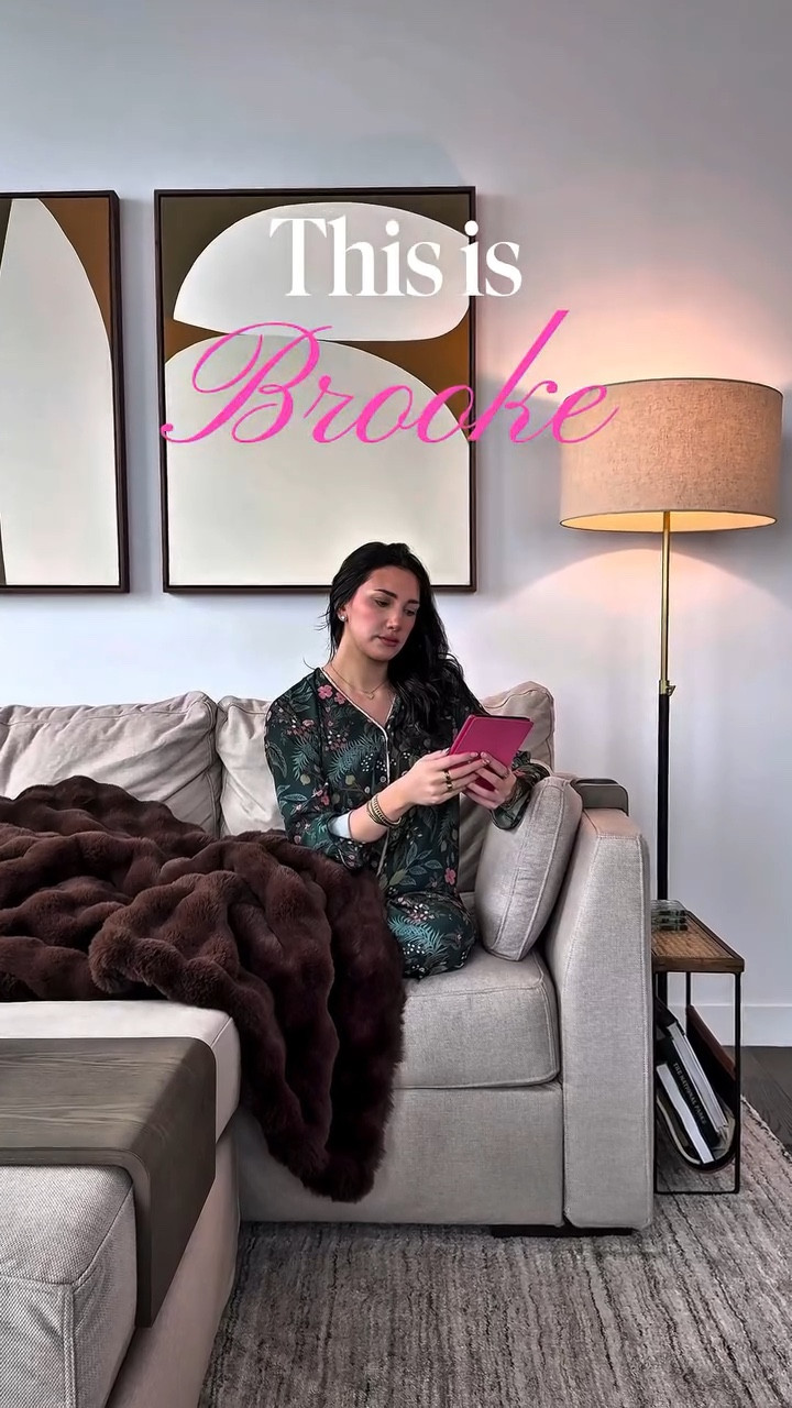 they do say opposites attract… listen to gals on the go podcast 🎧