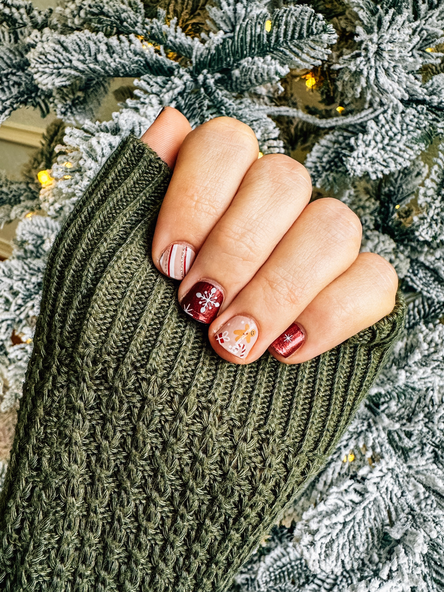 🎄✨ Cozy holiday nails that you can do at home!

These festive nail wraps are perfect for adding a little holiday magic to your look without the salon visit! Think snowflakes, reindeer, and candy cane stripes—easy to apply and so cute.

Shop these holiday nail wraps and my cozy winter faves with you ! ❤️

#HolidayNails #FestiveStyle #CozyChristmas #LTKBeauty #WinterVibes

#LTKBeauty #LTKHoliday #LTKGiftGuide