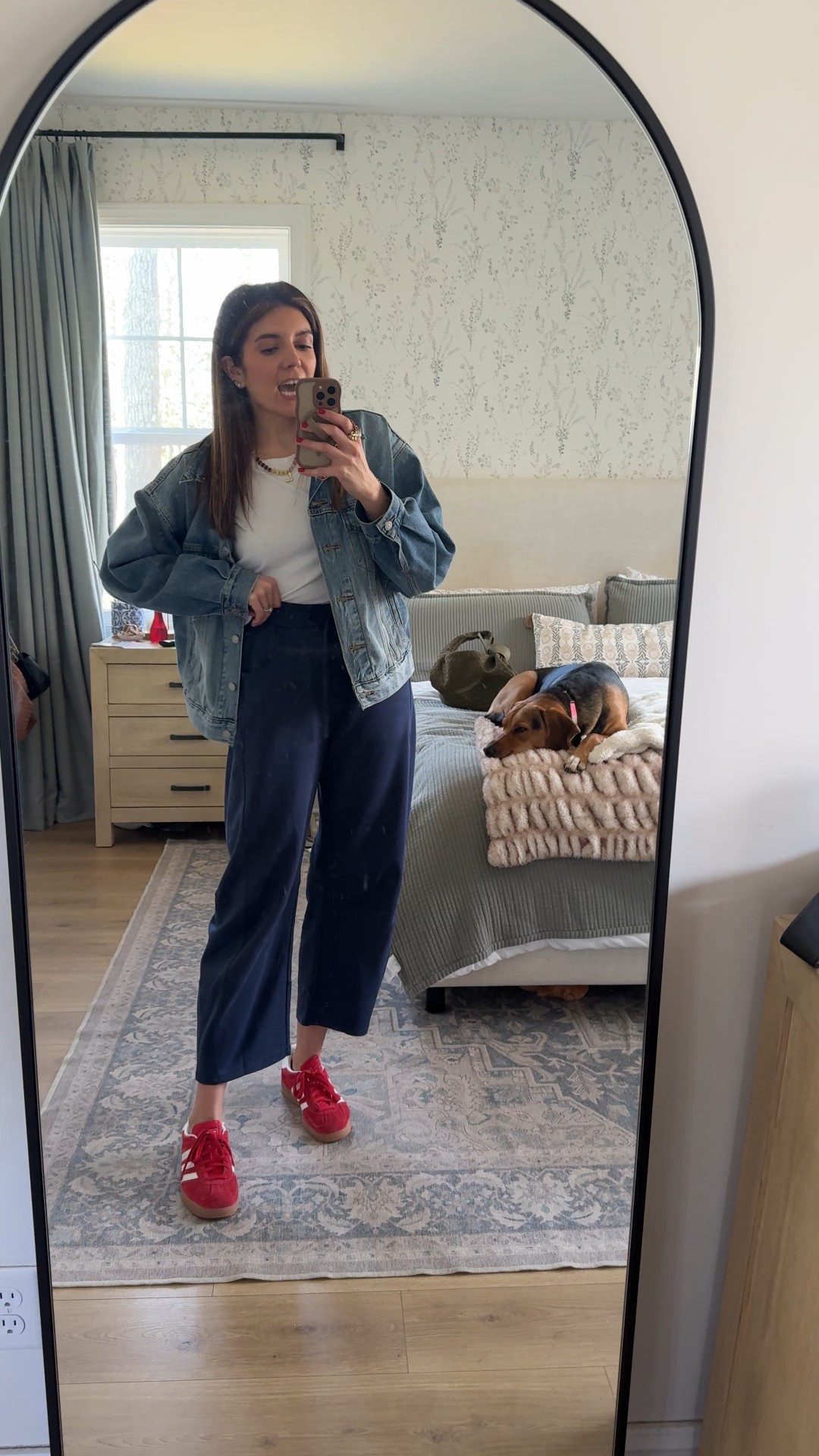 Outfit of the day with these Amazon barrel leg sweatpants!! This is my second color and they are SO GOOD. I’m a size small. I’m 5’7"