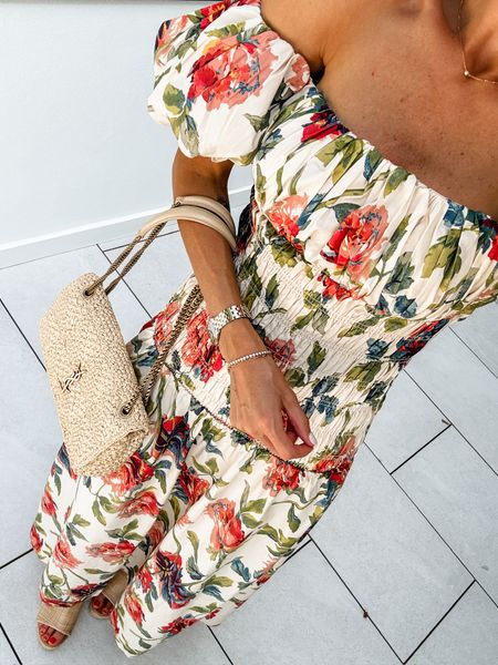 The prettiest floral dress on sale for an extra 15% off with code: AFLOVERLY I am wearing an XS in this! 

Loverly Grey, Abercrombie dress

#LTKSaleAlert #LTKSeasonal #LTKStyleTip