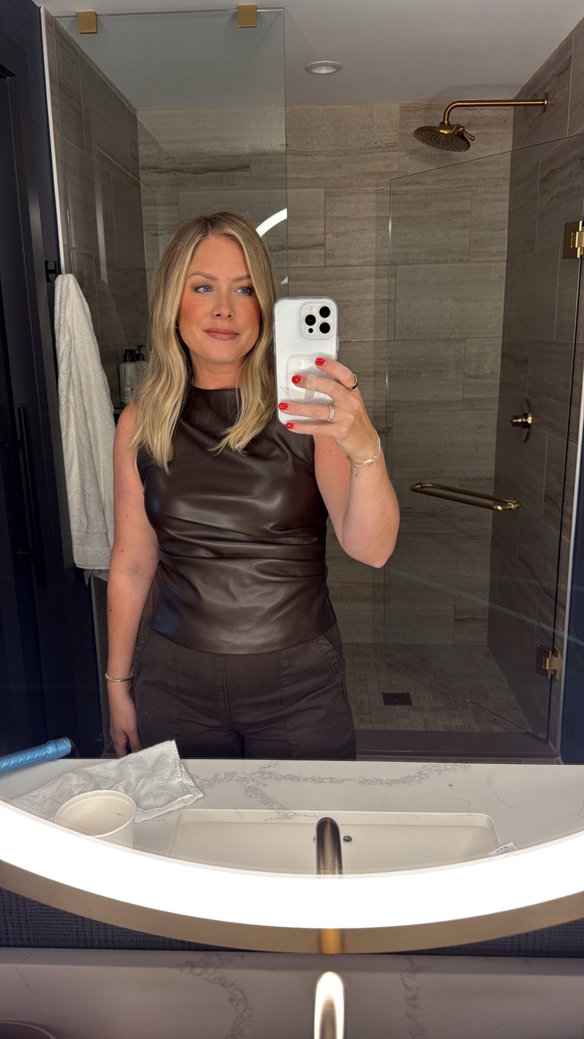 Lipstick: Gabriella beige rose 