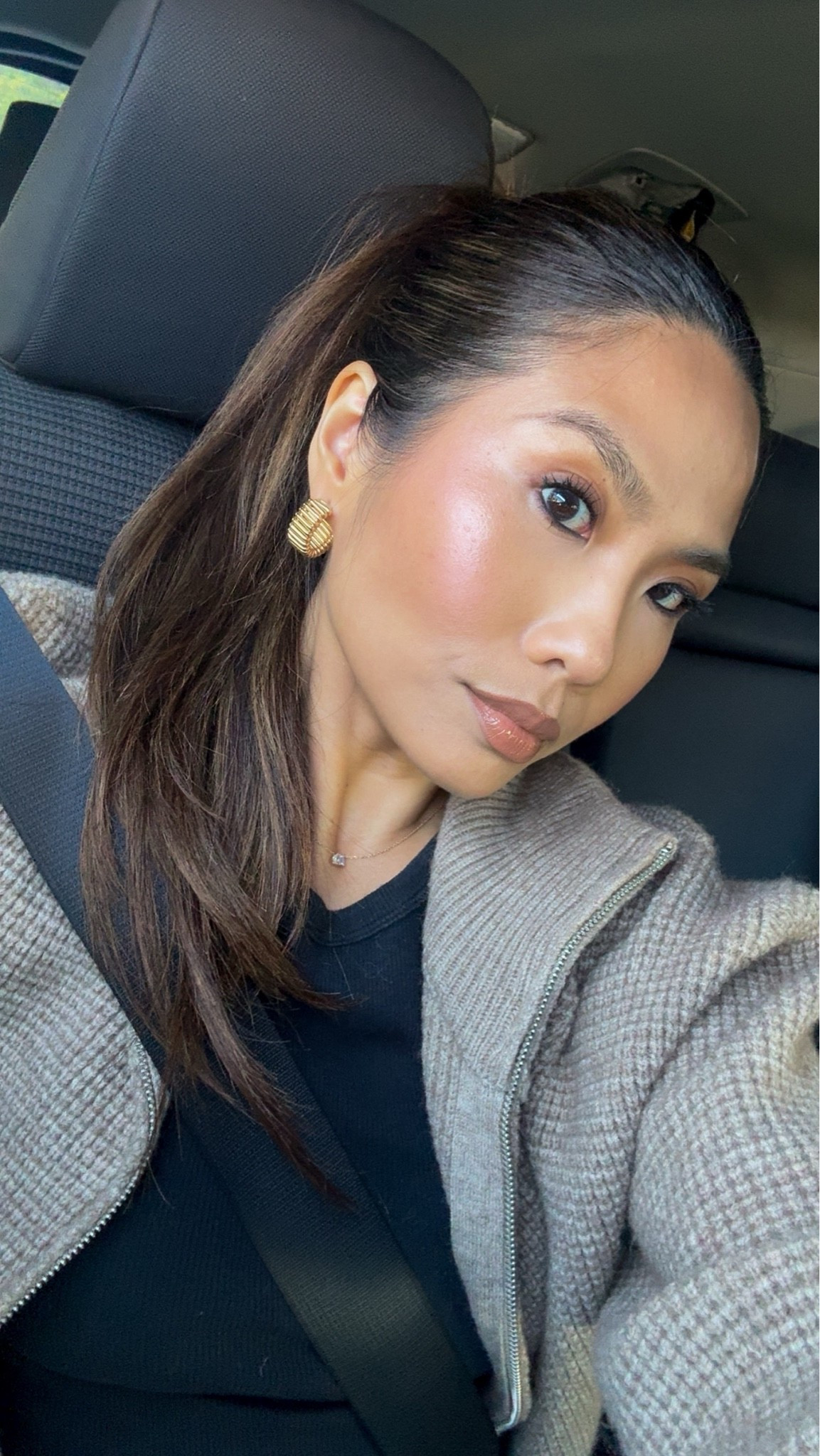 Glowy makeup!! Been loving the Kylie skin tint - gives a good amount of coverage for being a skin tint 😍 and so much glow!

Base makeup:
Kylie Skin Tint - 4.5WN
Dior Concealer - 3W to spot conceal
Shape 

Powder:
Been loving the Natasha Denona setting powder!! Soooo good!
CT pressed powder - Medium
Hourglass palette - Volume 2

Cheeks (Blush and Bronzer):
Blush - Patrick Ta Blush Duo in She’s Seductive with Rare Beauty Hope on top
Saie Bronzer - Amalfi
Highlighter - Exhilirate 

Eyes:
Patrick Ta Eye Palette - Medium 

Lips:
Liner - Sandy Beige
Lipstick - Breathless
Lipgloss - N4 East Coast

#LTKBeauty