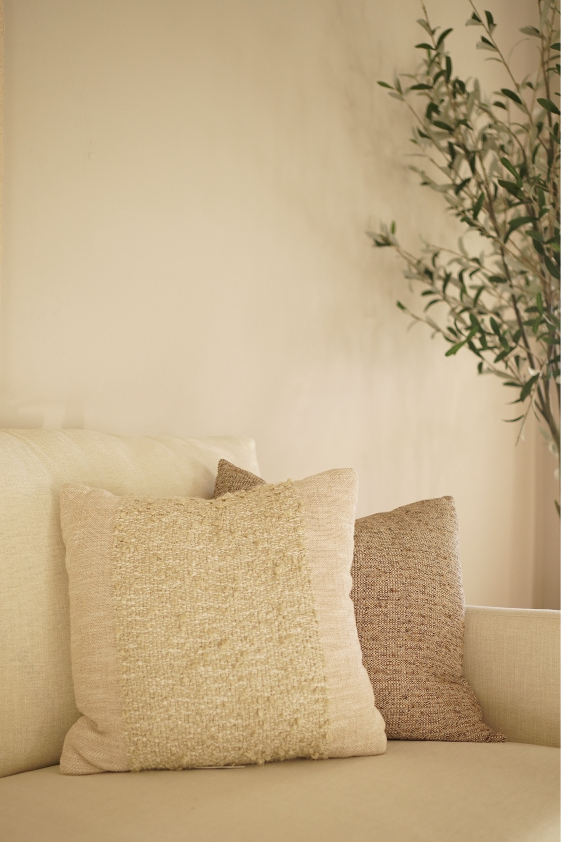 Neutral pillows
Pillow- textured pillows 

#LTKhome #LTKstyletip #LTKsalealert