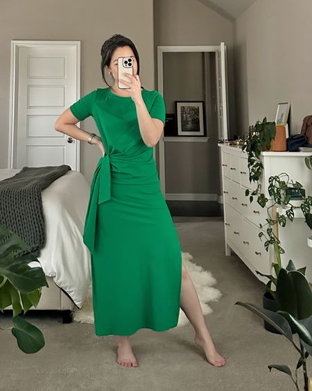 the @sezane pippa dress in bright green, wearing size small. this one hits at a maxi length on my 5’2” height but it is also avail in a shorter version. i love the slits on both sides and the elevated side tie + ruching! #gifted {03.04.24}