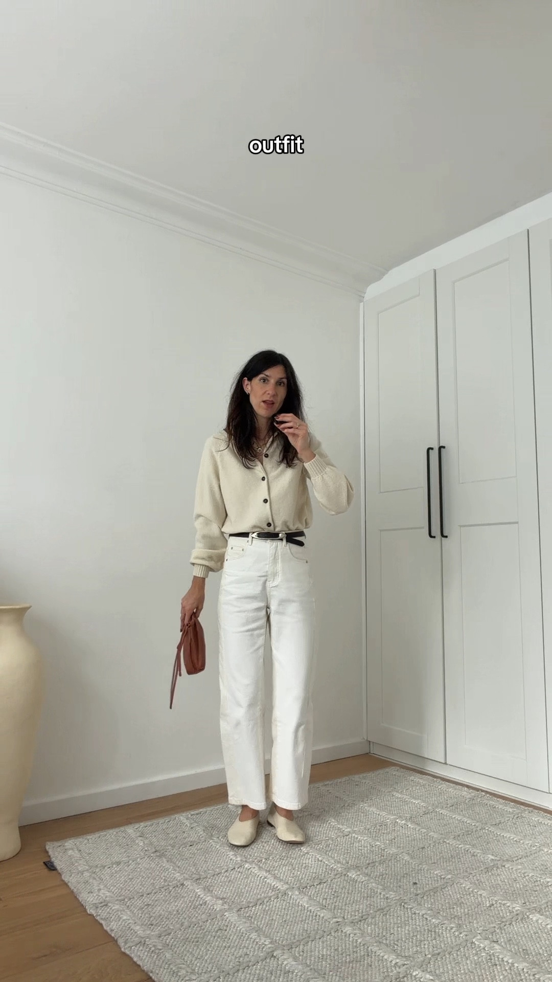 Wearing knit in size S, belt is size XS, jeans are size XS. Bag and flats are from Soeur
