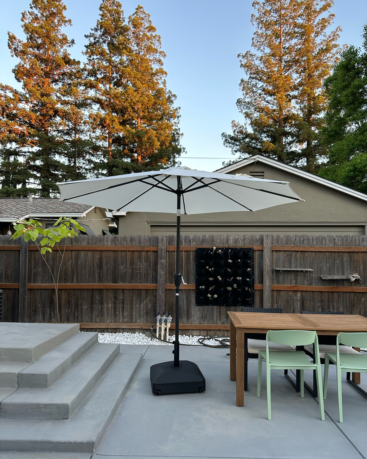 The green chairs are everything!
#patioideas #amazon #outdoorfurniture 