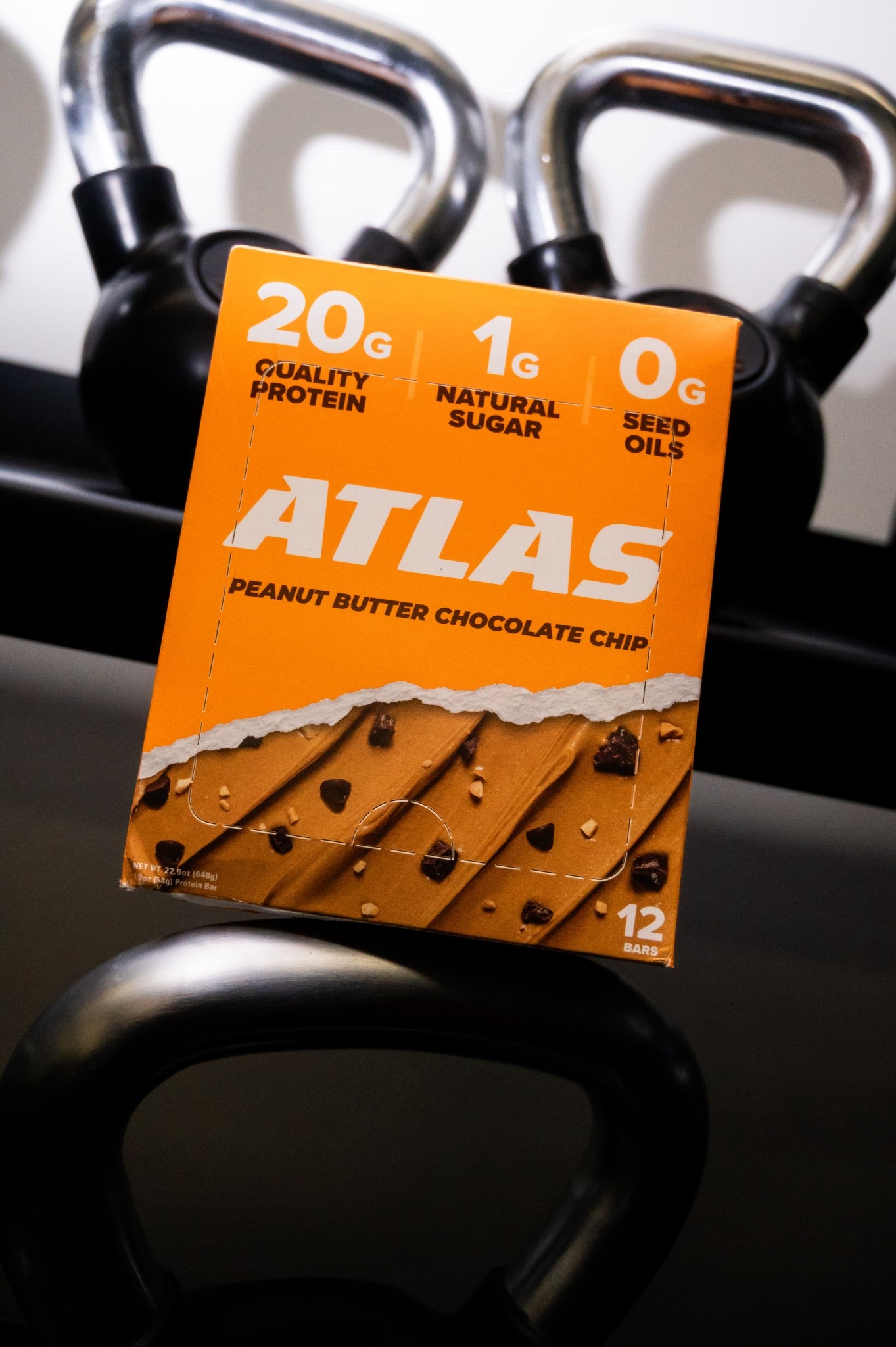 LOVE the texture of these protein bars ESPECIALLY when they’re kept in the fridge!! Not too sweet and soo yum, natural peanut butter flavorrr 🧡🍫