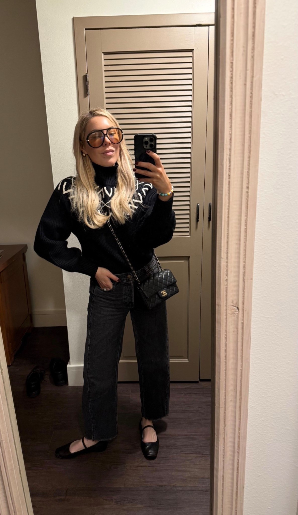 Santa Fe outfit 
Black sweater
Sweater 
Black jacket
Barrel jeans 


#LTKdayinmylife #LTKTravel #LTKootd