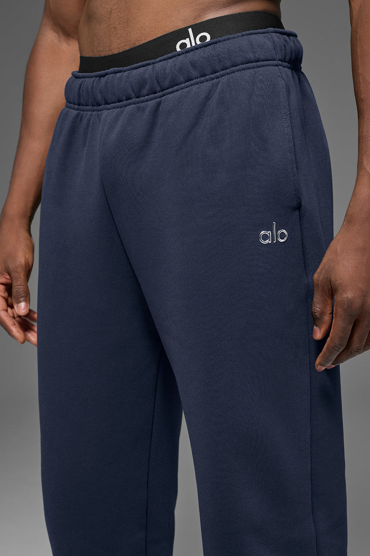 Accolade Sweatpant | Alo Yoga