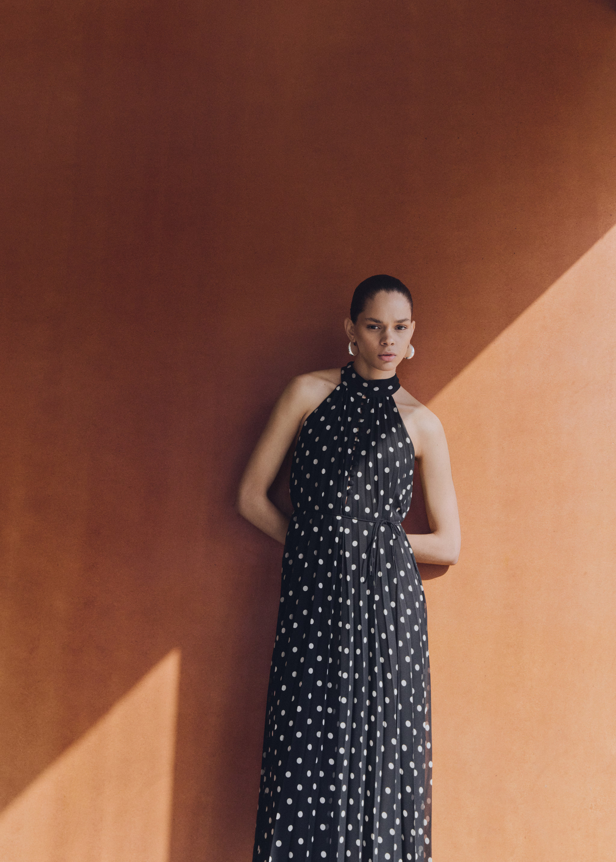 Polka-dot pleated dress - Woman | MANGO USA | MANGO (US)